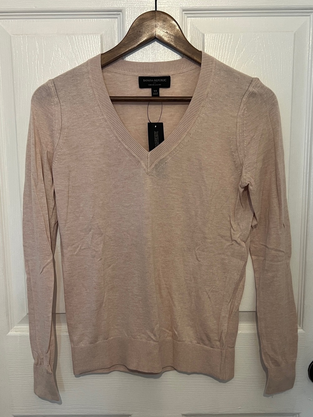 BANANA REPUBLIC Women’s Blush Pink V-Neck Forever Sweater Size XS NEW